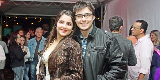 Tatiane Favaro e Túlio Bocchini em coquetel de inauguração: gente boa!